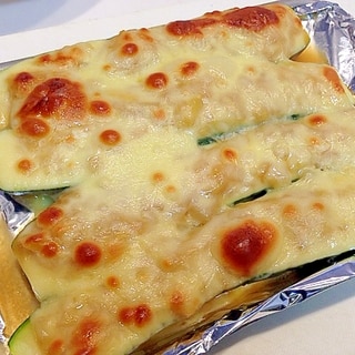 ズッキーニの味噌チーズピザ風